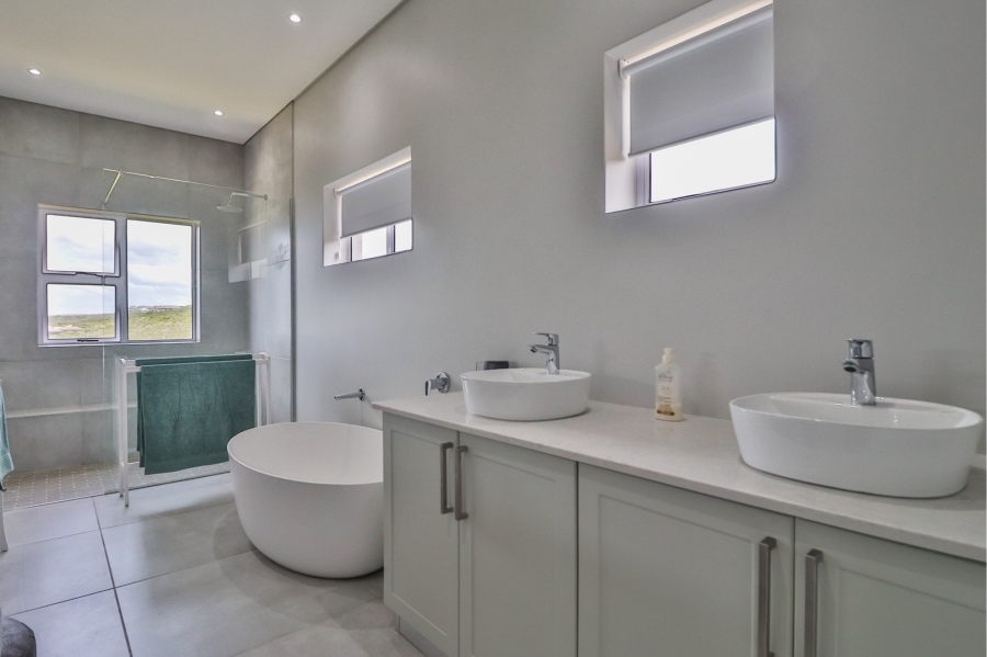4 Bedroom Property for Sale in Moquini Coastal Estate Western Cape